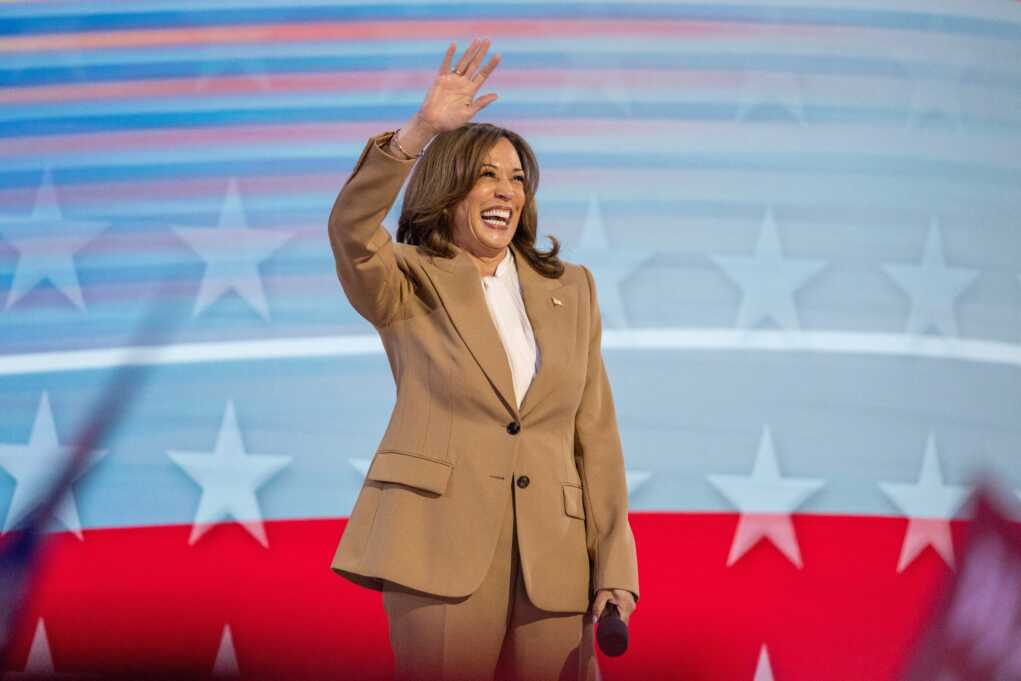 Kamala’s Campaign Crisis New Polls Show Trump Leading in Key Swing